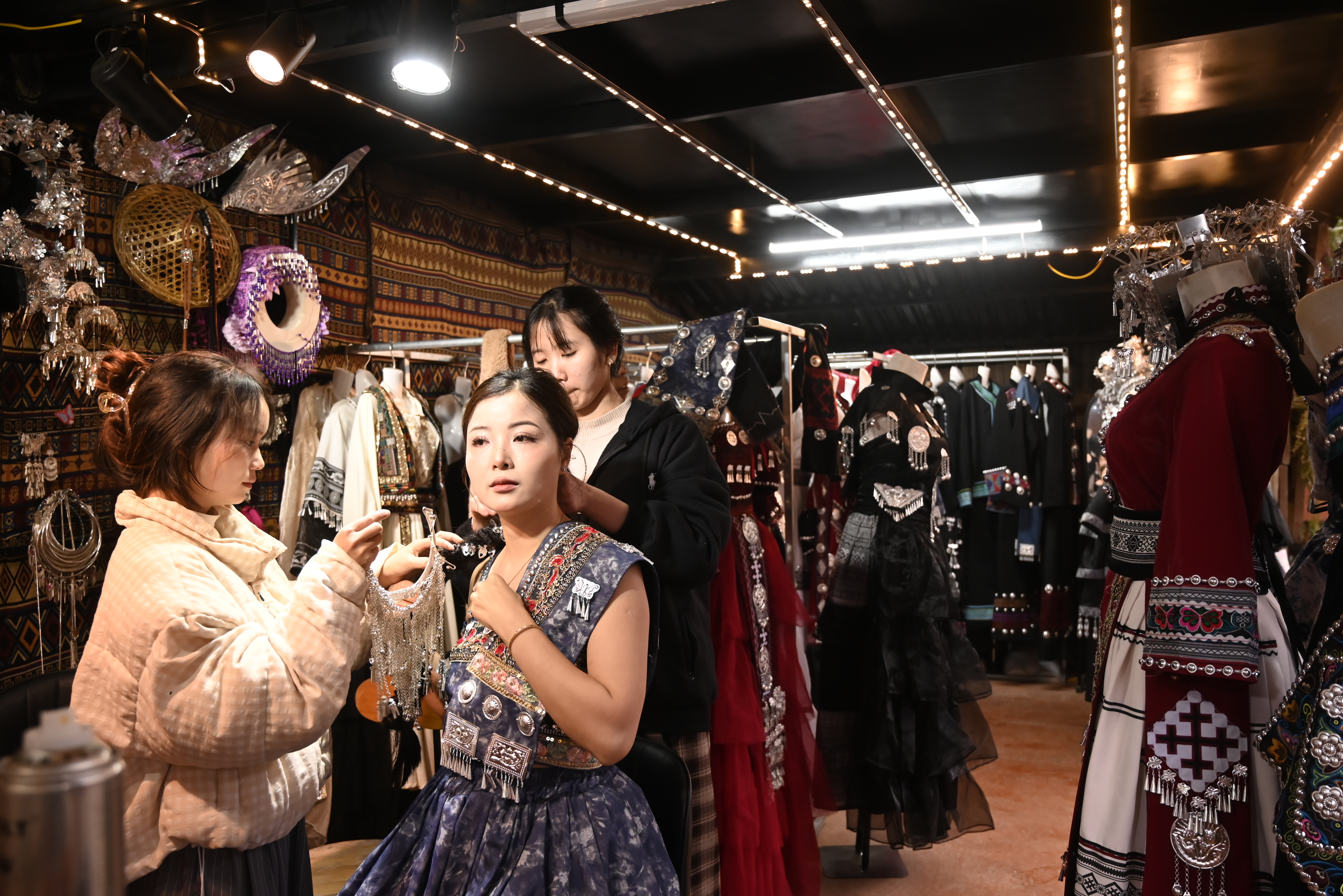 Khu cho thuê trang phục dân tộc